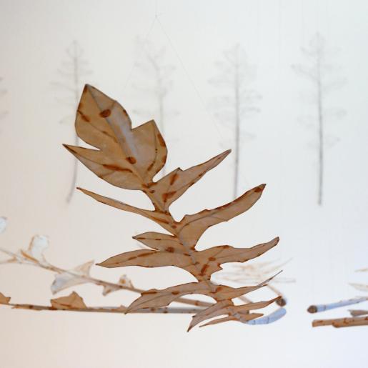 Capsella Installation mit 9 Papierobjekten, Ausstellung "Naturspiel", Raum für Kunst der SparkasseAachen 2021